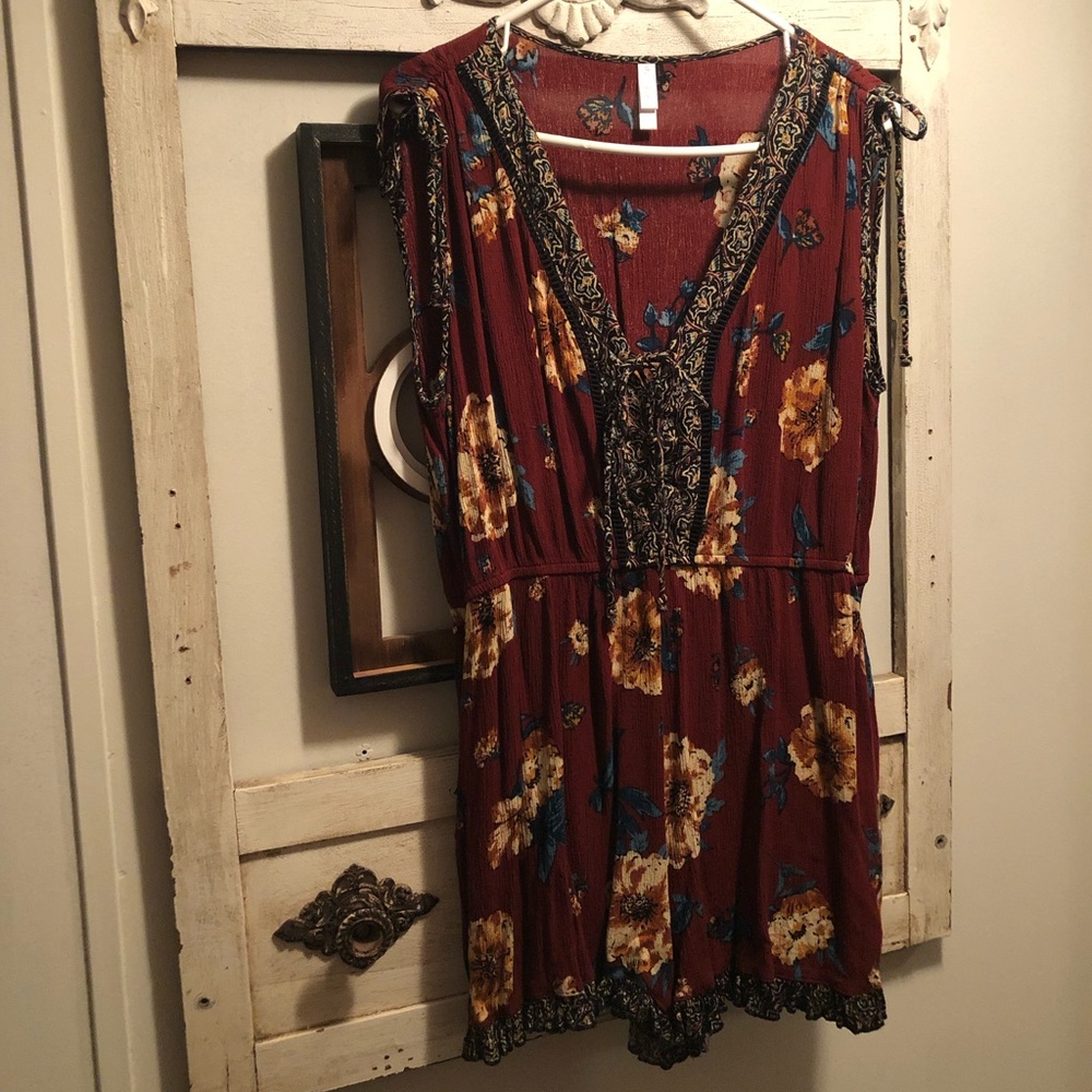 Xhilaration, Ladies Floral Short Romper, Size XL!!!